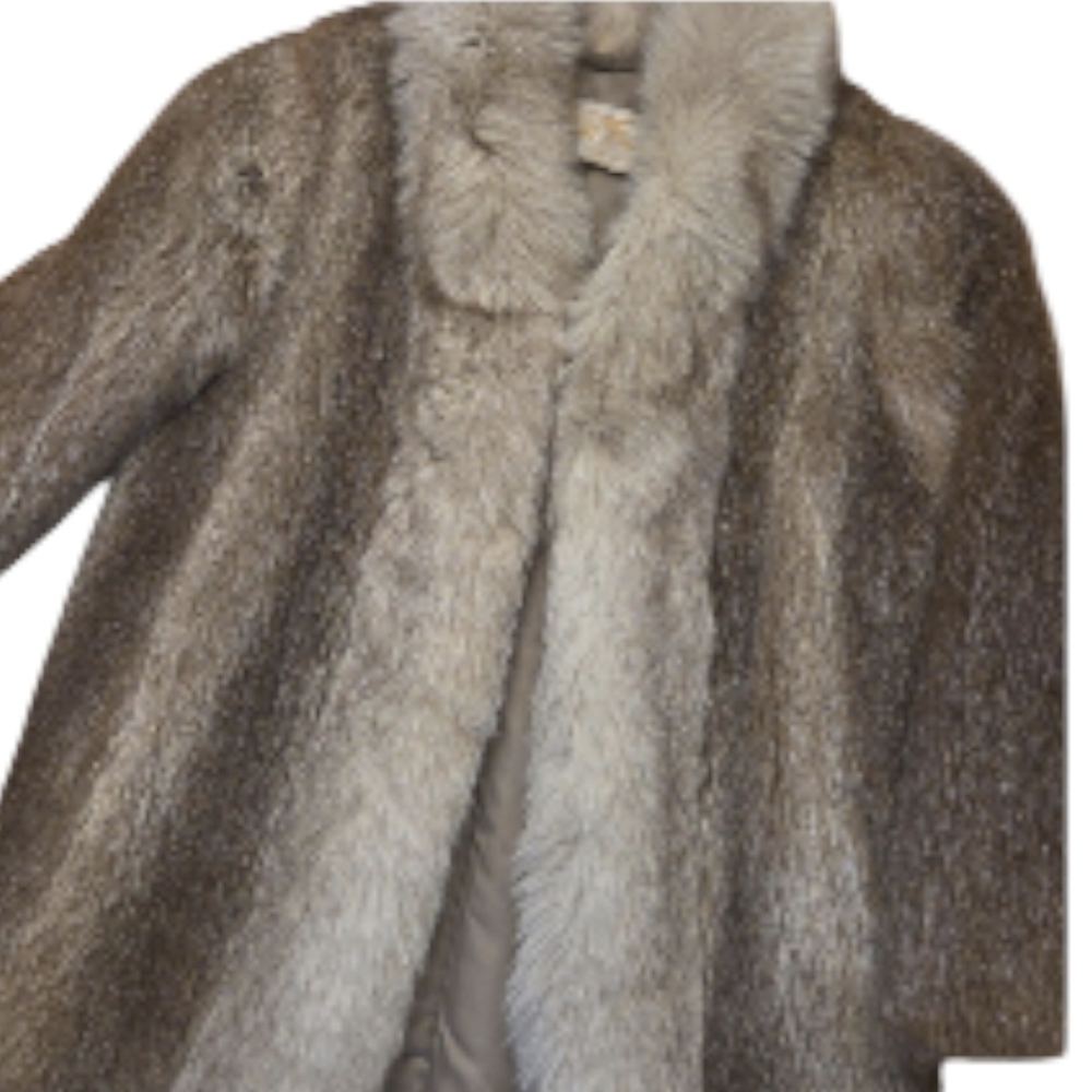 Luxurious Vintage Fur Coat in Gray/silver and Brown - Picture 2 of 8